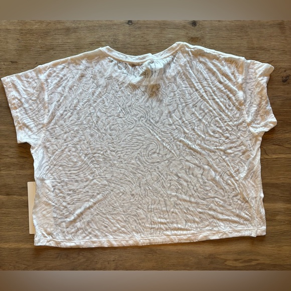 Lululemon White Cates Tee- Size 12- NWT - Picture 2 of 4